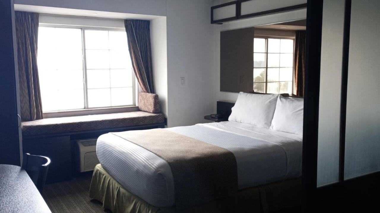 Microtel Inn And Suites By Wyndham Toluca Buitenkant foto