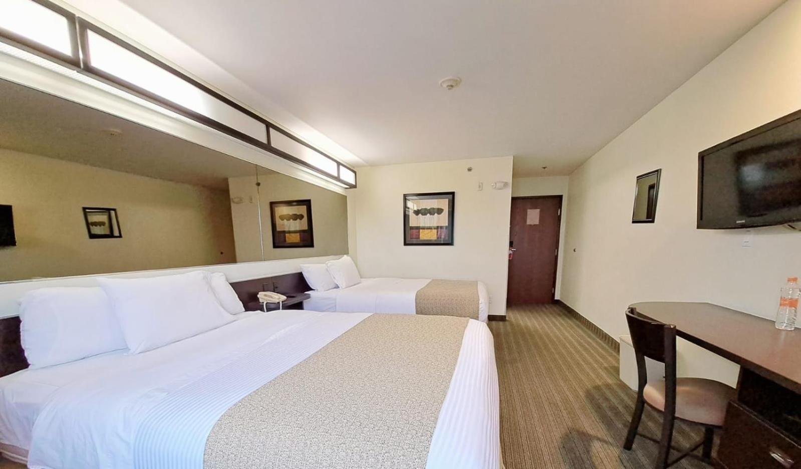 Microtel Inn And Suites By Wyndham Toluca Buitenkant foto