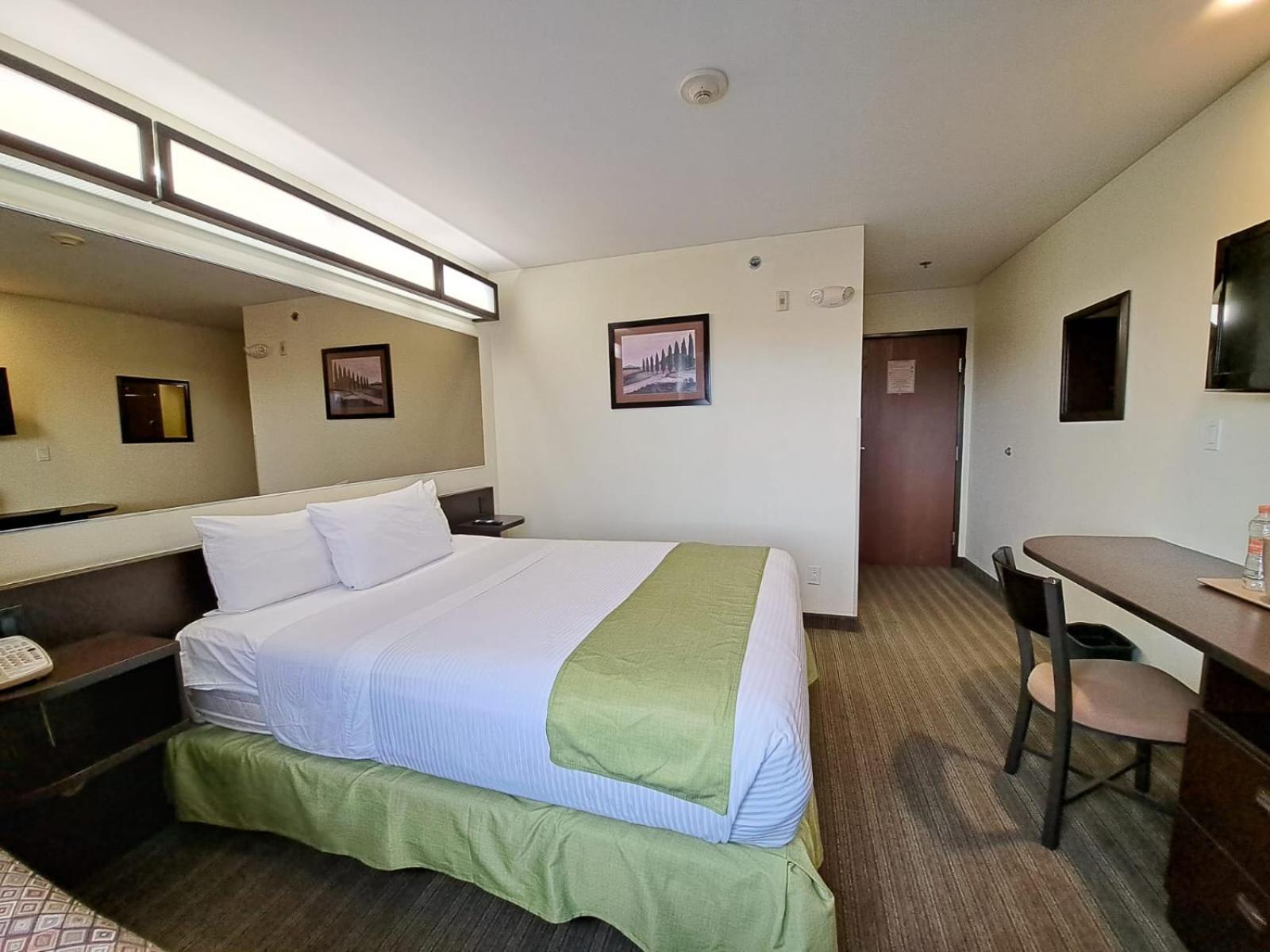 Microtel Inn And Suites By Wyndham Toluca Buitenkant foto